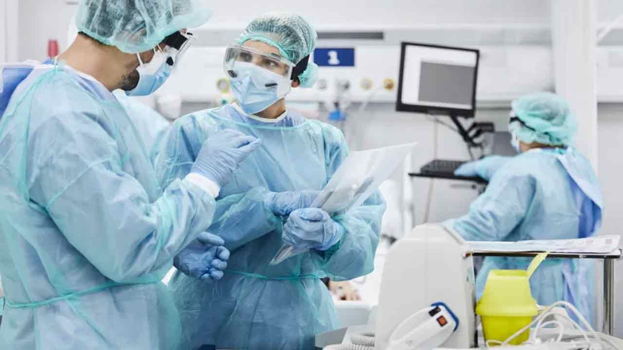 National Doctors Day 2022: కరోనాపై పోరులో డాక్టర్ల కీలక పాత్ర.. వారిని వెన్నాడుతున్న పాండమిక్ స్మృతులు