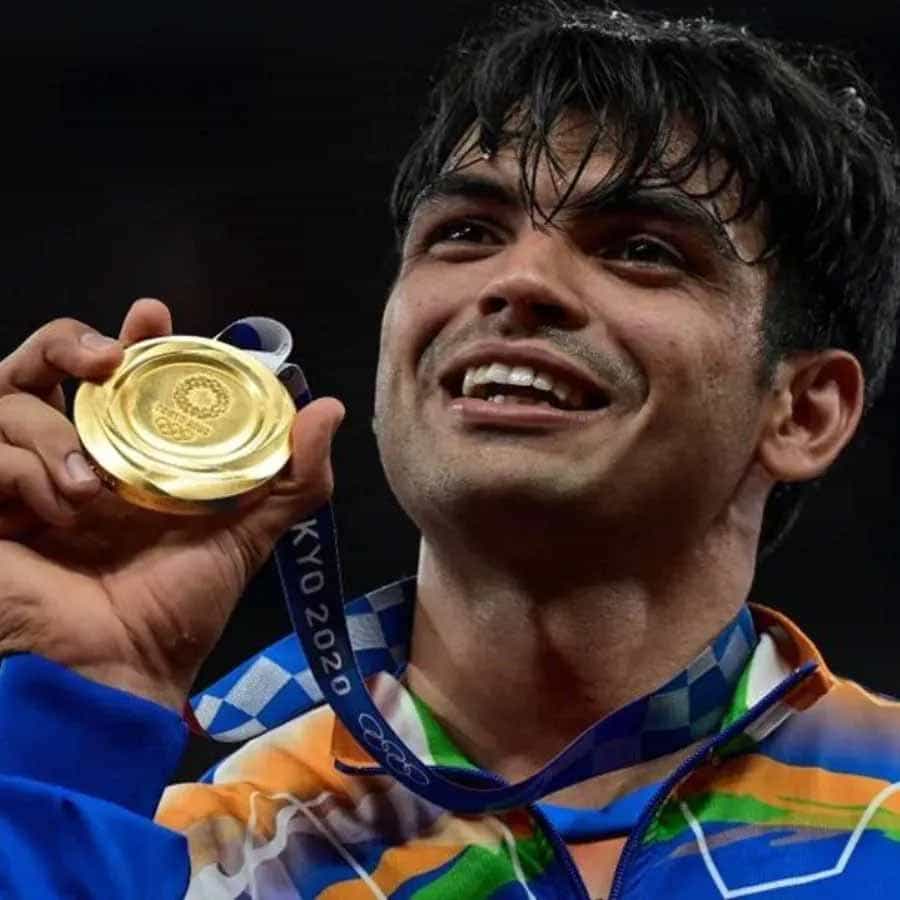 3 యేళ్ల తర్వాత.. నీరజ్ కెరీర్లోనేకాకుండా భారతీయ అథ్లెటిక్స్ చరిత్రలోనే అతిపెద్ద విజయం సాధించాడు. ఆగస్టు 7, 2021 చారిత్రాత్మక రోజున.. అథ్లెటిక్స్లో ఏ భారతీయ క్రీడాకారుడు సాధించలేనిది నీరజ్ చోప్రా సాధించాడు. టోక్యోలో జరిగిన ఒలింపిక్స్లో నీరజ్ 87.58 మీటర్ల దూరం నుండి జావెలిన్ విసిరి బంగారు పతకాన్ని గెలుచుకుని గోల్డెన్ హ్యాట్రిక్ పూర్తి చేశాడు.