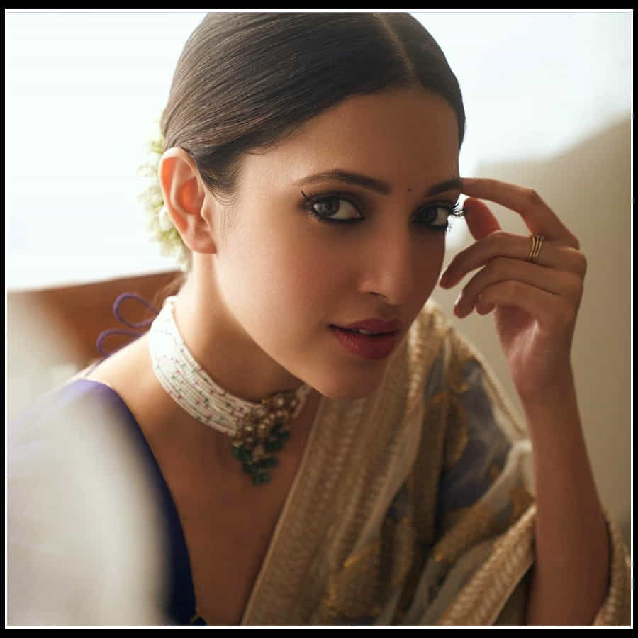Neha Shetty: చూపుతిప్పుకోనివ్వకుండా చేస్తున్న నేహా శెట్టి ఫొటోస్