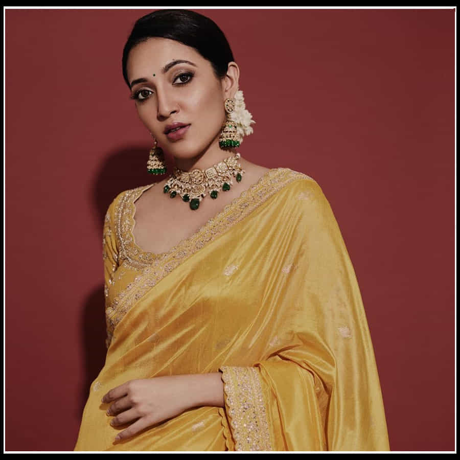 Neha Shetty: చూపుతిప్పుకోనివ్వకుండా చేస్తున్న నేహా శెట్టి ఫొటోస్