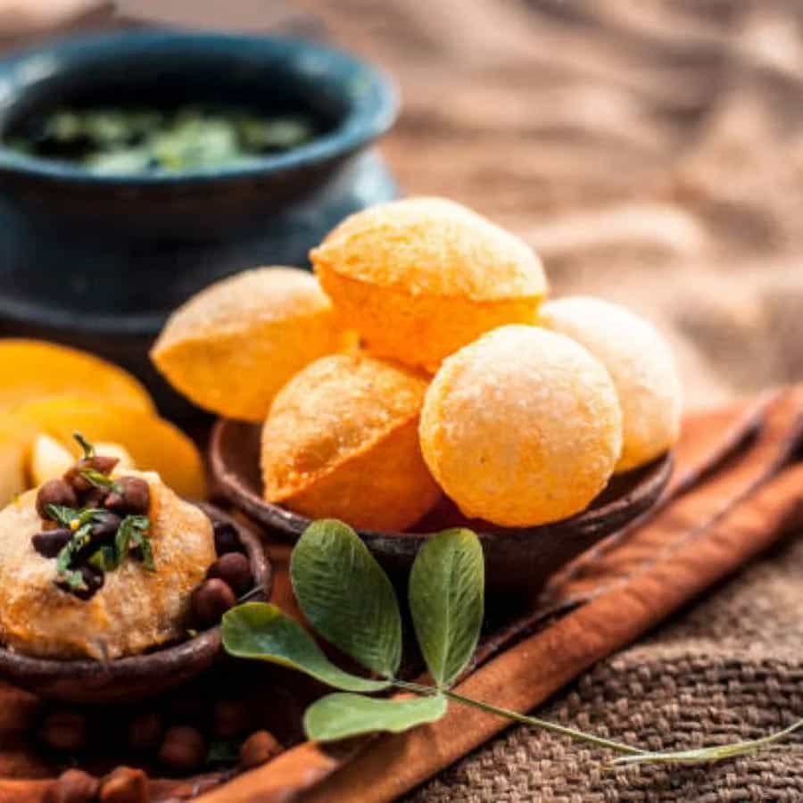 అయితే పానీపూరి తినడం వల్ల బరువు తగ్గవచ్చన్న విషయం తెలుసా? బంగాళదుంపలు, చిక్‌పీస్, పలు కూరగాయాలు, కొత్తిమీర ఆకులు, చింతపండు లాంటి వాటిని ఉపయోగిస్తారు. ఇవి ఆరోగ్యానికి ఉత్తమమైనవి. వీటిలో ఏదీ డీప్ ఫ్రైడ్ కాదు. శనగలు కూడా శరీరానికి మేలు చేస్తాయి.