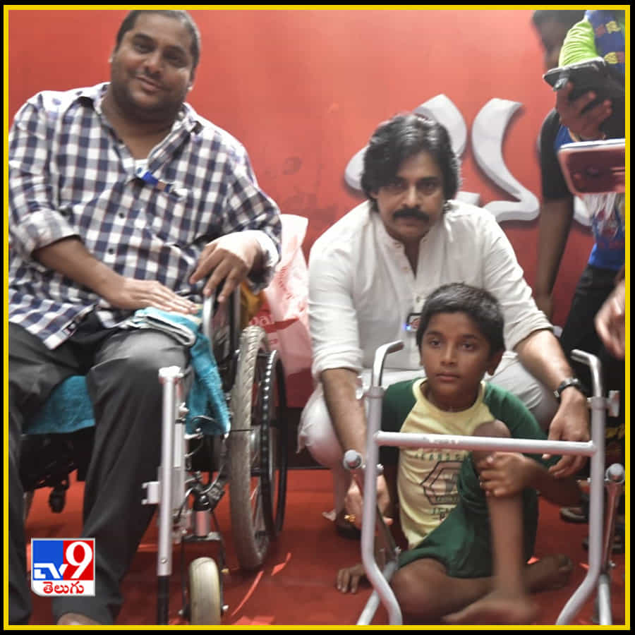 జనవాణి-జనసేన భరోసాకి తరలొచ్చిన వందలాది మంది ప్రజలు