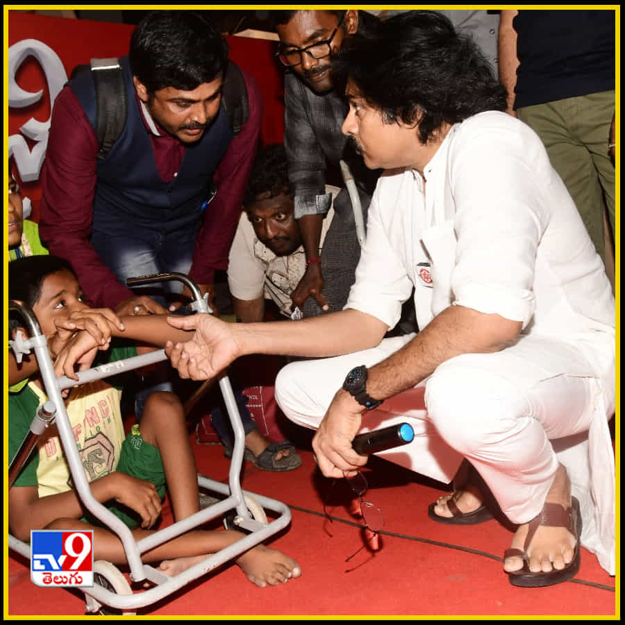 జనవాణి-జనసేన భరోసాకి తరలొచ్చిన వందలాది మంది ప్రజలు