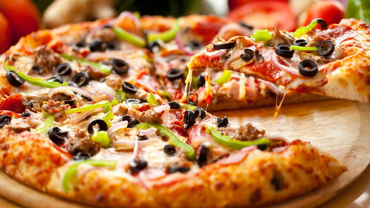 Pizza History: ‘పిజ్జా’ పేరు ఇలా వచ్చిందా? సోషల్ మీడియాను షేక్ చేస్తున్న ఫన్నీ లాజిక్..