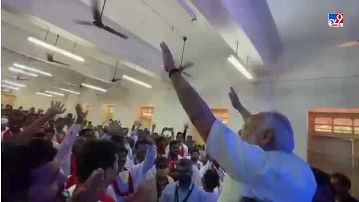 PM Modi: విద్యార్థులతో ముచ్చటించిన ప్రధాని మోడీ.. ఘనంగా అన్నా యూనివర్సిటీ 42వ స్నాతకోత్సవం.. PM Modi: విద్యార్థులతో ముచ్చటించిన ప్రధాని మోడీ.. ఘనంగా అన్నా యూనివర్సిటీ 42వ స్నాతకోత్సవం..