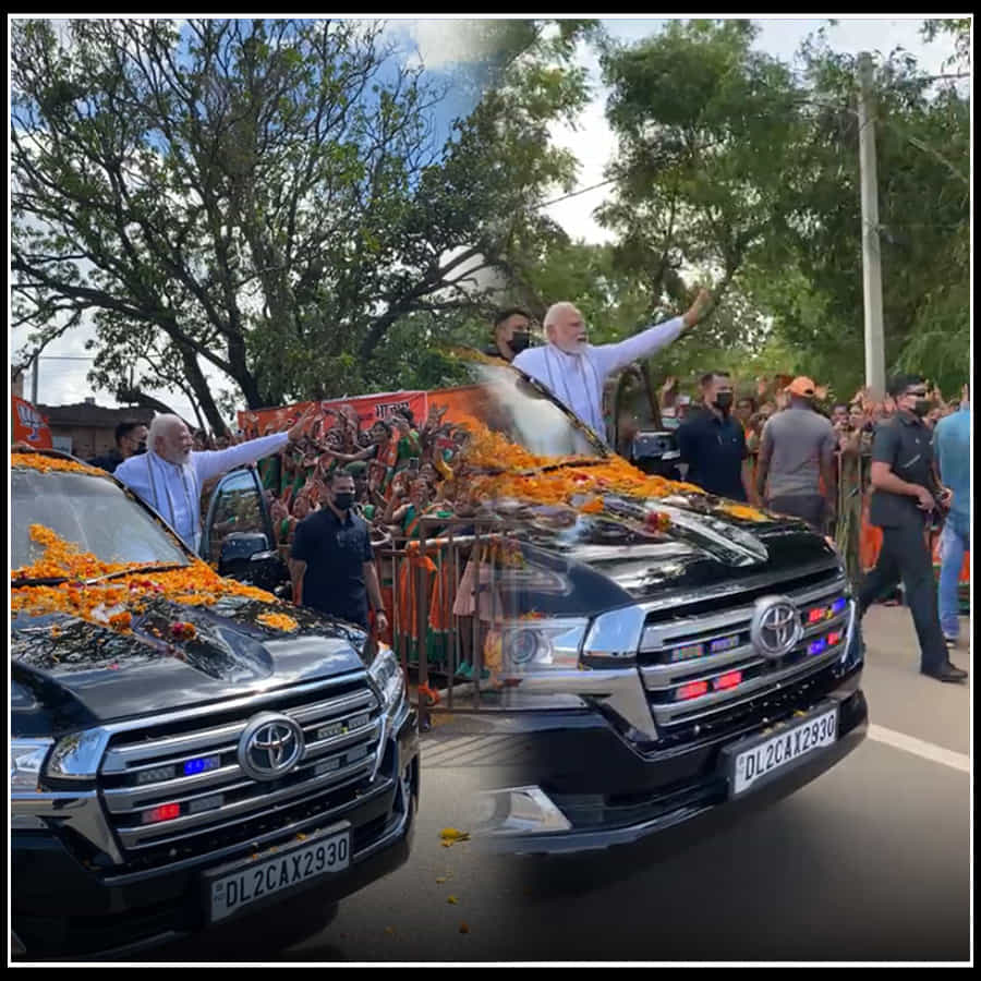 ప్రధాని మోదీ రోడ్డు షో కు సంబంధించిన ఫొటోస్..
