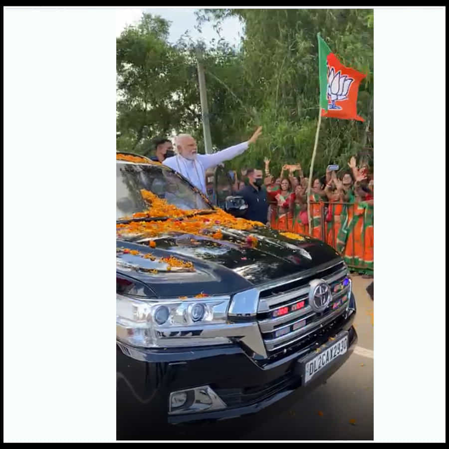 ప్రధాని మోదీ రోడ్డు షో కు సంబంధించిన ఫొటోస్..