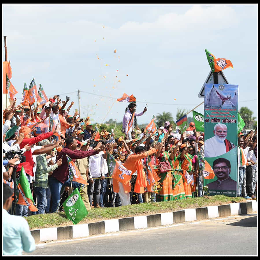 ప్రధాని నరేంద్ర మోదీ మంగళవారంనాడు జార్ఖండ్లో పర్యటించారు.