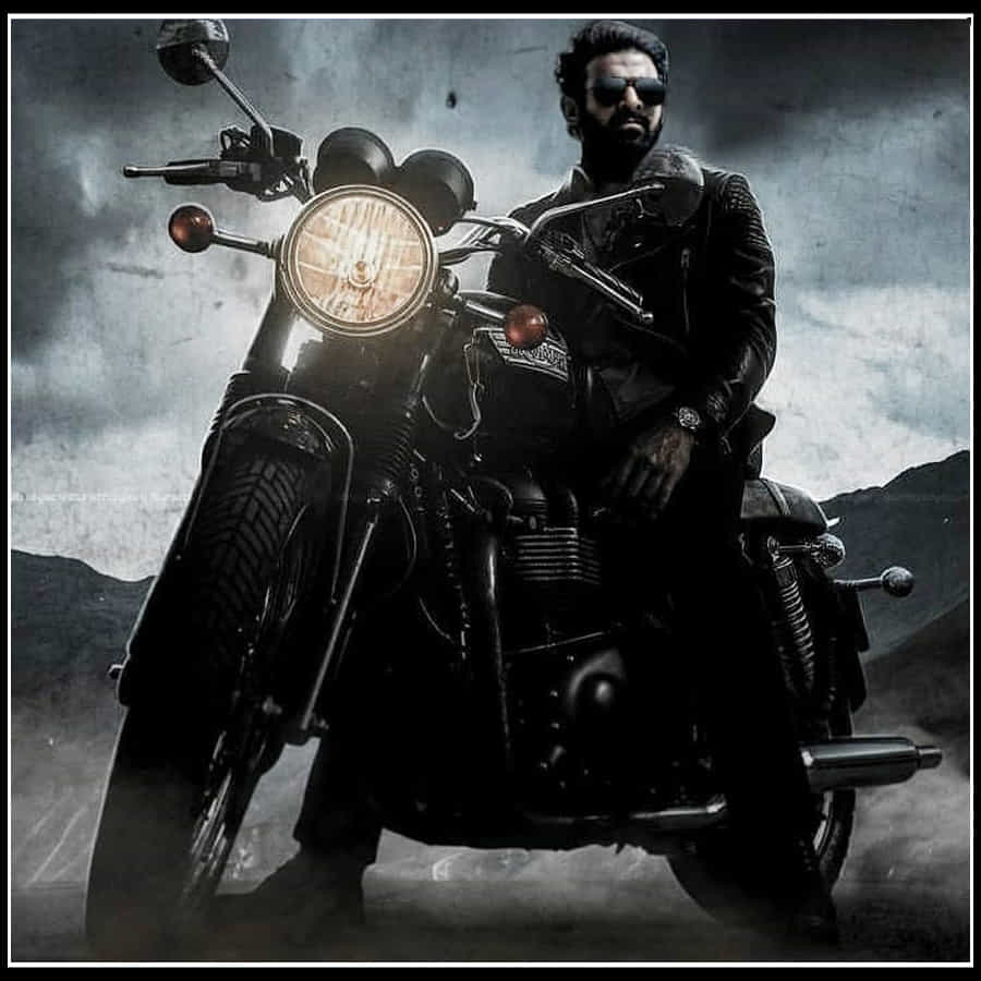 తెలుగు సినిమా స్థాయిని పెంచిన బాక్సాఫీస్ బాహుబలి ప్రభాస్. ఇండియన్ స్క్రీన్ మీద తొలి పాన్ ఇండియా స్టార్ అన్న ట్యాగ్ సొంతం చేసుకున్న డార్లింగ్,..