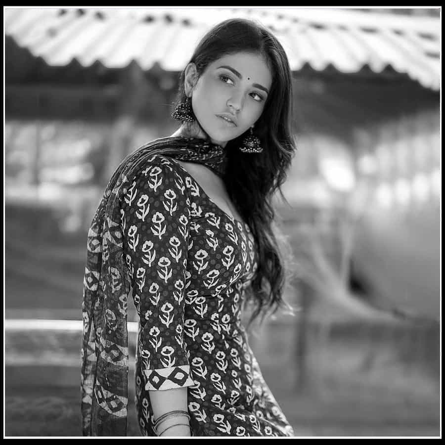 Priyanka Jawalkar: కైపెక్కిన్చే చూపులతో తెలుగు సోయగం ప్రియాంక..
