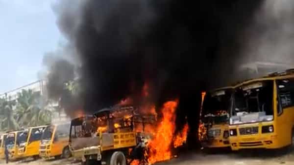 Crime: సంచలనంగా మారిన విద్యార్థిని ఆత్మహత్య ఘటన.. సూసైడ్ నోట్ లో కీలక విషయాలు