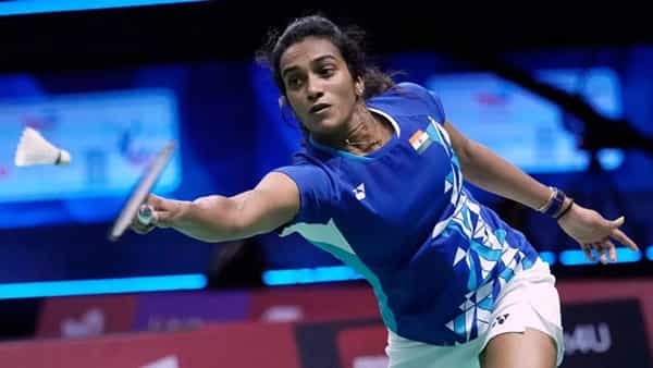 Singapore Open: సెమీఫైనల్ చేరిన పీవీ సింధు.. క్వార్టర్స్లోనే ఇంటి బాట పట్టిన సైనా, ప్రణయ్..