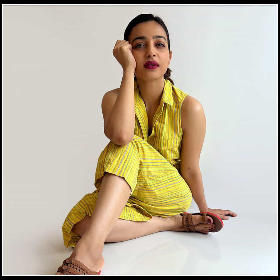 అయితే కెరీర్ పరంగా రాధికా ముంబైలో ఉంటుండగా... బెనెడిక్ట్ బ్రిటన్ లో ఉంటున్నారు.