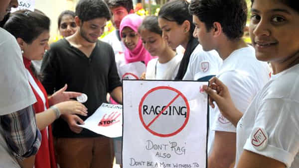 Ragging: అసలు ఆరోగ్యకరమైన ర్యాగింగ్ అనేదే ఉండదు.. ర్యాగింగ్ భూతంపై మానసిక నిపుణులు ఏం చెబుతున్నారంటే..
