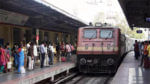 Indian Railway: రైల్వే స్టేషన్‌లలో ఆగస్టు 1 నుంచి కొత్త నిబంధనలు.. ఎమ్మార్పీకంటే ఎక్కువ వసూలు చేస్తే చర్యలు.. భారీ జరిమానా