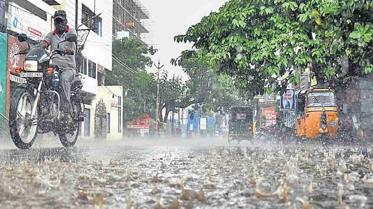 Telangana Rains: తెలంగాణ ప్రజలకు రెడ్ అలర్ట్.. నేటినుంచి మూడు రోజులపాటు భారీ వర్షాలు..