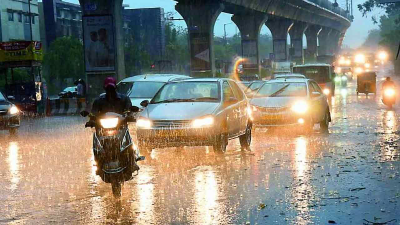 Andhra Pradesh Alert: ఏపీ ప్రజలకు అలర్ట్.. రేపు ఆ ప్రాంతాల్లో భారీ వర్షాలు.. అప్రమత్తంగా ఉండాలన్న ఐఎండీ..