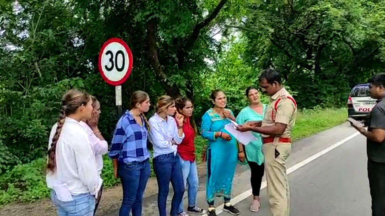 Rajasthani lady gang: వరంగల్‌ -ఖమ్మం జాతీయ రహదారిపై రాజస్థాన్‌ లేడీ గ్యాంగ్ ప్రత్యక్షం.. రోజుకో చోట హల్‌చల్‌!