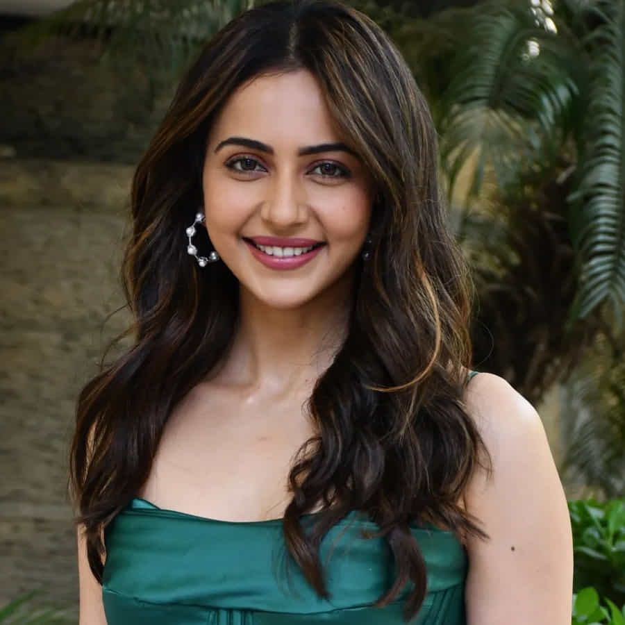 మొదటి సినిమాతోనే సూపర్ హిట్ అందుకున్న రకుల్.. అతి తక్కువ సమయంలోనే ఎన్నో సూపర్ హిట్ చిత్రాల్లో నటించి మెప్పించింది