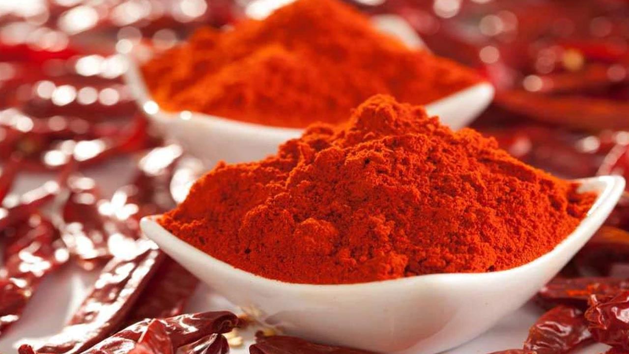 Red Chilli Powder: మిర్చి పౌడర్‌ కొనుగోలు చేస్తున్నారా..? అయితే ఈ విషయాలను తప్పనిసరిగా తెలుసుకోండి..