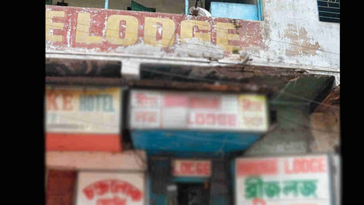 Viral: ప్రేయసితో లాడ్జికి వెళ్లాడు.. కాసేపటికే స్పృహ కోల్పోయాడు.. ఆస్పత్రికి తరలించగా మైండ్ బ్లాంక్!