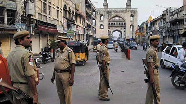 Hyderabad: అర్థరాత్రి అనవసరంగా రోడ్లపై తిరిగితే ఇక అంతే.. ఆపరేషన్ చెబుత్ర మళ్లీ స్టార్ట్..