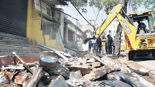 Hyderabad: పాత భవనాలపై జీహెచ్ఎంసీ ఫోకస్.. కొనసాగుతోన్న కూల్చివేతలు.. ఆ ప్రాంతాల్లో..