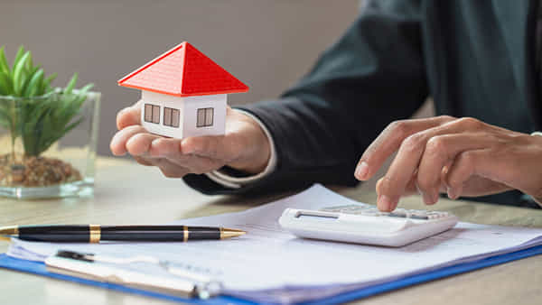 RERA ACT: బిల్డర్ తప్పుకు ఇల్లు కొన్నవారికి నష్టం.. ఎలా? RERA చట్టం ఏం చెబుతోంది?