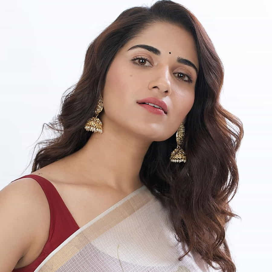 చి.ల.సౌ చిత్రంతో టాలీవుడ్ లో ప్రవేశించింది.