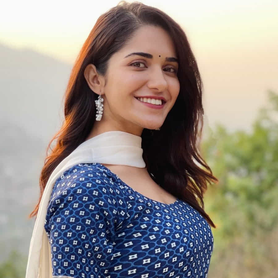 తెలుగు తమిళంలోనూ బిజీ నాయికగా అవకాశాలు అందుకుంటోంది రుహానీ