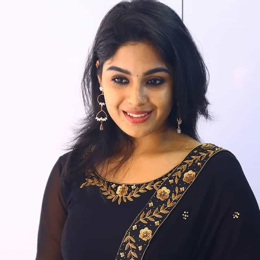 ఈ సినిమాలో రానా దగ్గుబాటి సరసన కథానాయికగా నటించింది సంయుక్త మీనన్. అందానికి అందం నటప్రతిభ ఉన్న నాయికగా పేరు తెచ్చుకుంది ఈ వయ్యారి భామ.