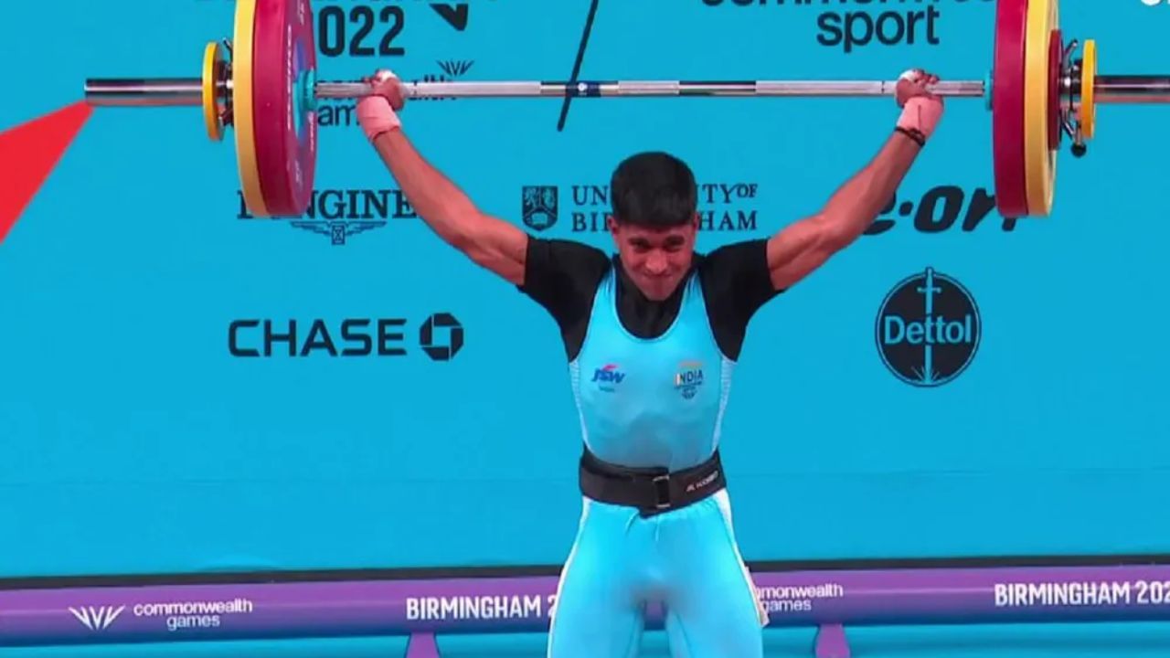 CWG 2022 Weightlifting: తృటిలో స్వర్ణం కోల్పోయిన సంకేత్ సర్గర్.. రజతంతో భారత్ ఖాతా తెరిచిన ఖేలో ఇండియా ఛాంపియన్..