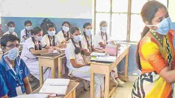 Andhra Pradesh: స్కూల్స్ మర్జింగ్ పై రాజకీయ రగడ.. మంత్రి రోజా నియోజకవర్గంలో మూతపడనున్న 18 స్కూల్స్