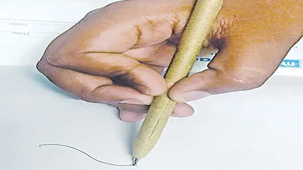 Andhra Pradesh: ఈ పెన్నుకు మొక్కలు పుడతాయి.. అసలు విషయం తెలిస్తే ఆశ్చర్యపోతారు