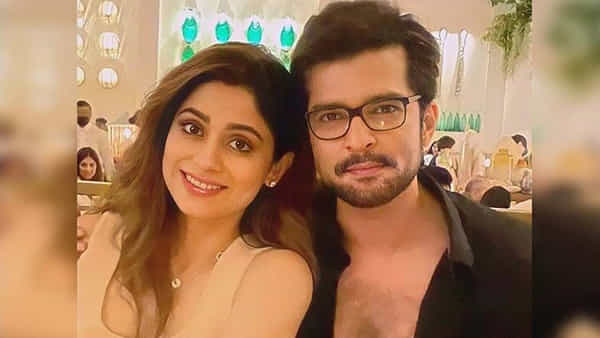 Shamita Shetty: పెళ్లి వరకు రాకుండానే ముగిసిన ప్రేమకథ.. ఏడాదిలోనే బ్రేకప్ చెప్పుకున్న బిగ్బాస్ కపుల్..