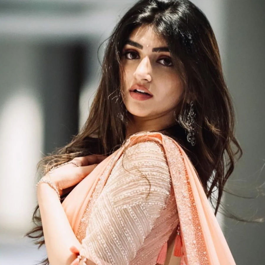 అంతేకాకుండా మహేష్, శ్రీలీలతో ఓ స్పెషల్ సాంగ్ కూడా ఉందని టాక్.