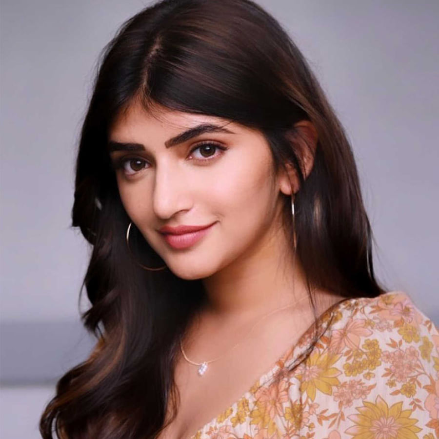 ఇక ఇప్పుడు స్టార్ హీరోల కళ్లల్లోనూ పడటంతో ఈ అమ్మడి దశ తిరిగిందని టాలీవుడ్ టాక్.