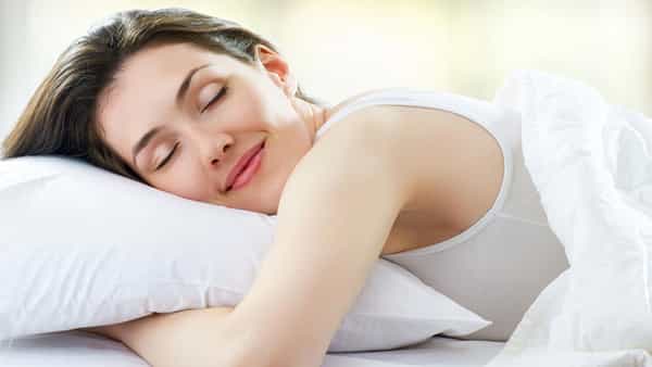 Sleeping: పడుకోగానే కమ్మని నిద్ర పట్టాలంటే ఇలా చేయండి..