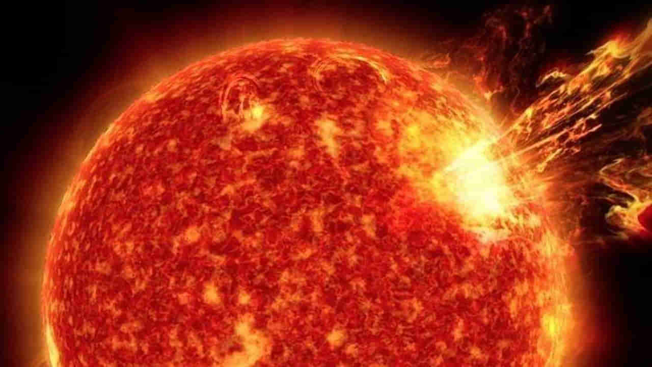 Solar Storm: సూర్యుని మధ్యలో అతిపెద్ద రంధ్రం.. ఉపరితలంపై భారీ విస్ఫోటనం.. వెల్లడించిన శాస్త్రవేత్తలు
