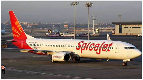 SpiceJet Flight: అత్యవసరంగా పాకిస్తాన్లో దిగిన ఇండియన్ విమానం.. ఢిల్లీ నుంచి దుబాయ్ వెళ్తుండగా.. కారణం ఇదే..