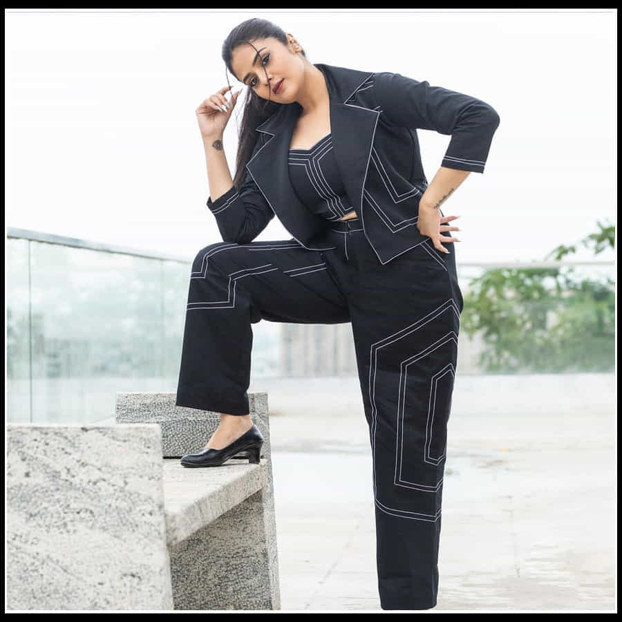 Sreemukhi: బ్లాక్ డైమండ్ లా మెరిసిపోతున్న బబ్లీ బ్యూటీ యాంకర్ శ్రీముఖి..