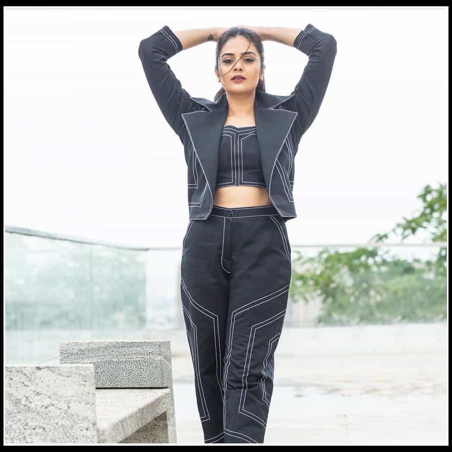 Sreemukhi: బ్లాక్ డైమండ్ లా మెరిసిపోతున్న బబ్లీ బ్యూటీ యాంకర్ శ్రీముఖి..