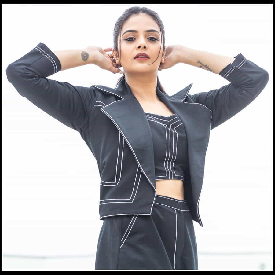 Sreemukhi: బ్లాక్ డైమండ్ లా మెరిసిపోతున్న బబ్లీ బ్యూటీ యాంకర్ శ్రీముఖి..