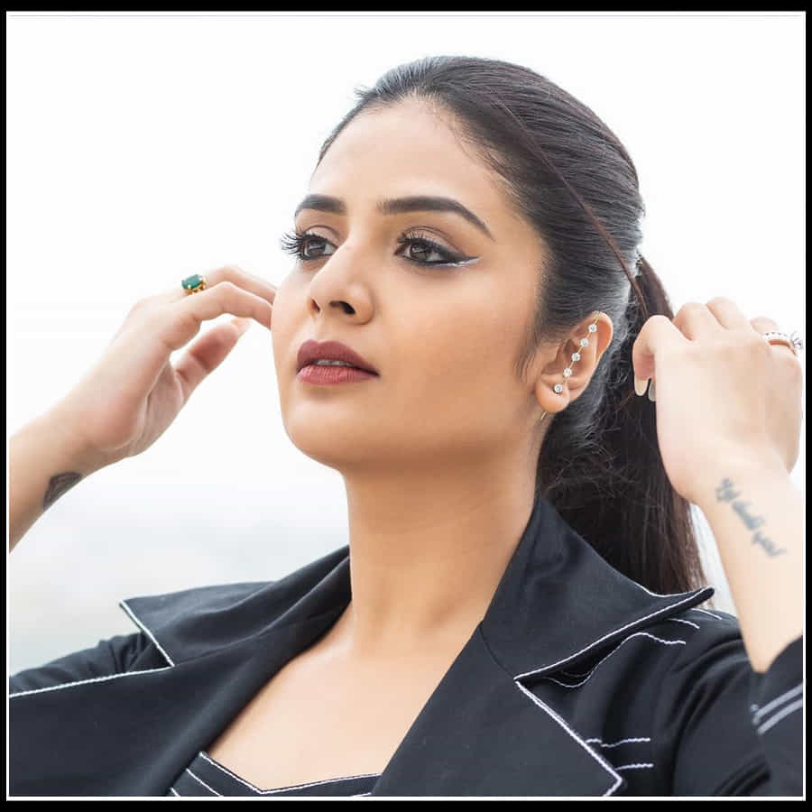 Sreemukhi: బ్లాక్ డైమండ్ లా మెరిసిపోతున్న బబ్లీ బ్యూటీ యాంకర్ శ్రీముఖి..