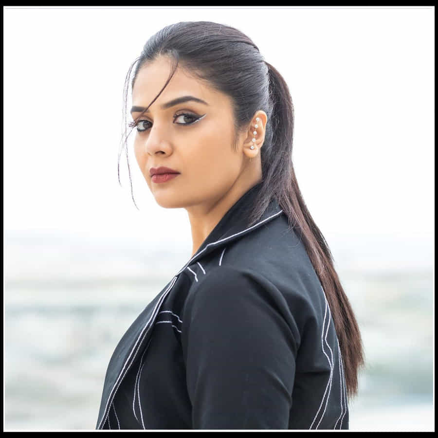 Sreemukhi: బ్లాక్ డైమండ్ లా మెరిసిపోతున్న బబ్లీ బ్యూటీ యాంకర్ శ్రీముఖి..