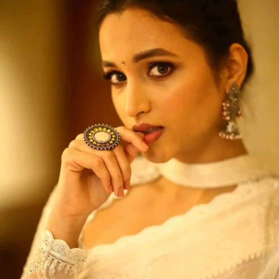 ఇండస్ట్రీ వర్గాల సమాచారం ప్రకారం కోబ్రా సినిమా కోసం శ్రీనిధి కేజీఎఫ్ కంటే రెండింతలు ఎక్కువగా తీసుకుందట.