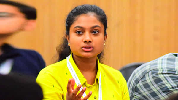 Hyderabad: హైదరాబాద్ విద్యార్ధినికి 2.7 కోట్ల స్కాలర్షిప్..! యువతకు స్ఫూర్తి..