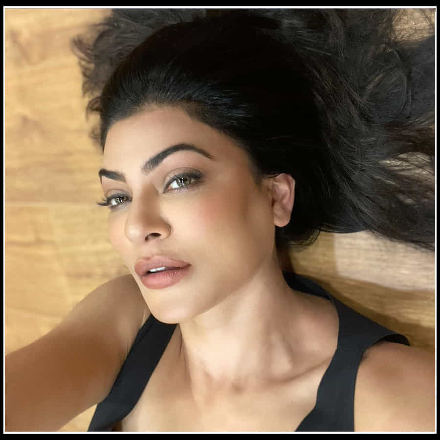 ఇంతియాజ్ ఖత్రీ: ఓ ఫ్యాషన్ షోకి వెళ్లిన సుస్మితా.. అక్కడ బిజినెస్ మ్యాన్ ఇంతియాజ్ ఖత్రీ తో కలిసి ర్యాంప్ వాక్ చేశారు. అంతే ఇక అప్పటి నుంచి ఒకరినొకరు కలుసుకుంటూ.. చివరికి ప్రేమలో పడ్డారు. ఇక ఎప్పటిలాగే కొన్ని రోజులకే విడిపోయారు.