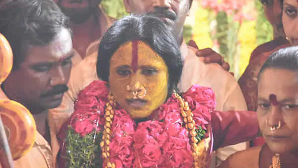 రంగం కార్యక్రమంలో భయంగొలిపేలా భవిష్యవాణి.. మొక్కుబడిగా పూజలు చేస్తున్నారంటూ అమ్మవారి ఆగ్రహం..!