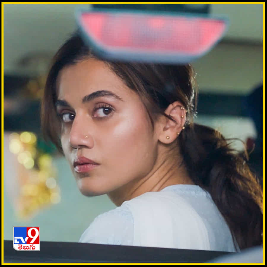26 ఏళ్ల క్రితం చనిపోయిన ఓ కుర్రాడు... ఓ టీవీ ద్వారా తాప్సీతో మాట్లాడటం. ఆ కుర్రాడి ద్వారా తెలుసుకున్న విషయాలతో అప్పటి మర్డర్ కేసును తాప్సీ సాల్వ్ చేయటం అన్న పాయింట్ను ఈ సినిమాలో థ్రిల్లింగ్ చూపిస్తున్నారు. ట్రైలర్ పాజిటివ్ బజ్ క్రియేట్ చేయటంతో ఈ మూవీ తాప్సీ కెరీర్ను సక్సెస్ ట్రాక్లో పెడుతుందన్న నమ్మకంతో ఉంది యూనిట్.